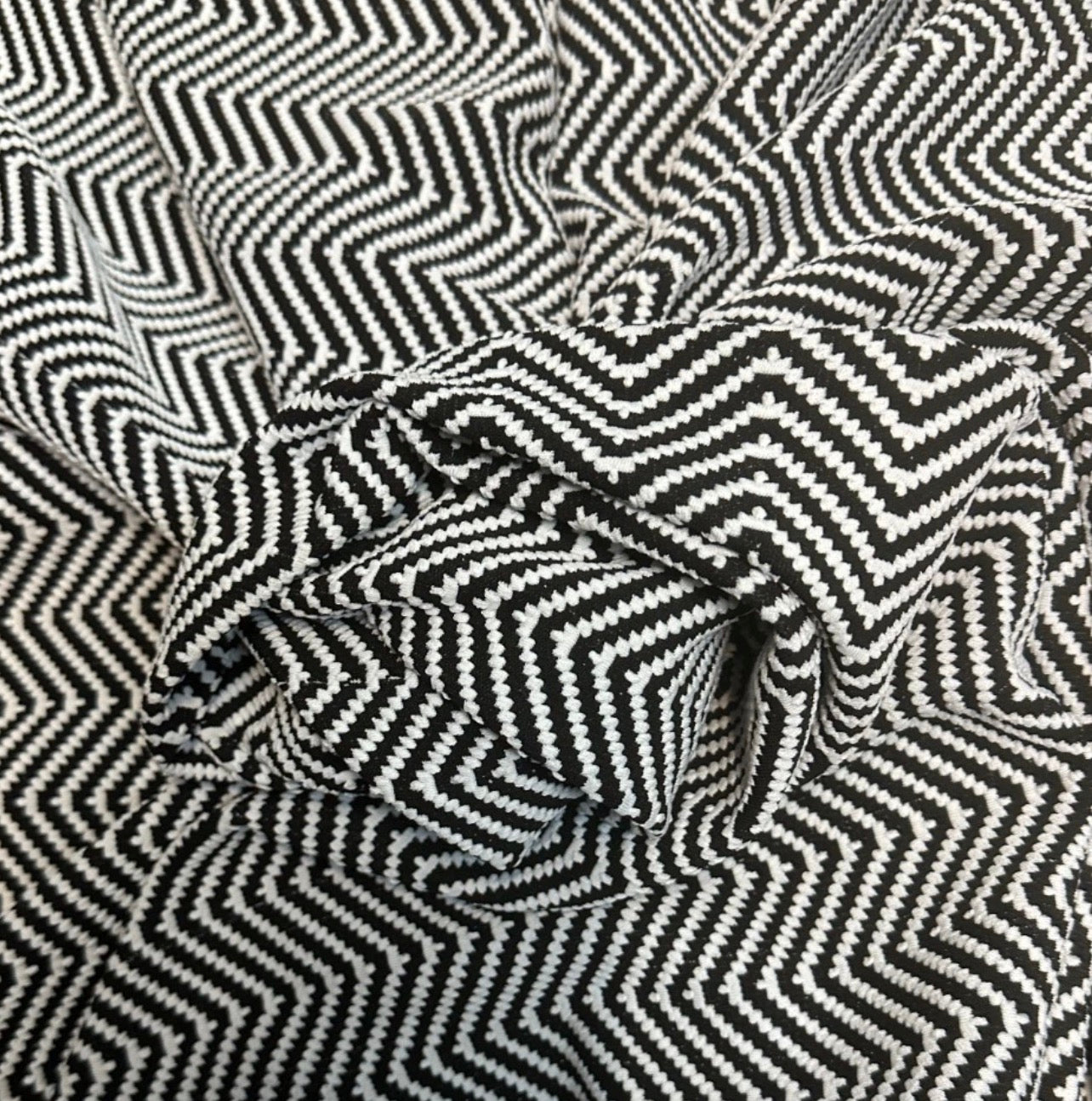 3 Metres Double Knit Jersey Jacquard Fabric (58 Inches) - ZigZag Print Black White